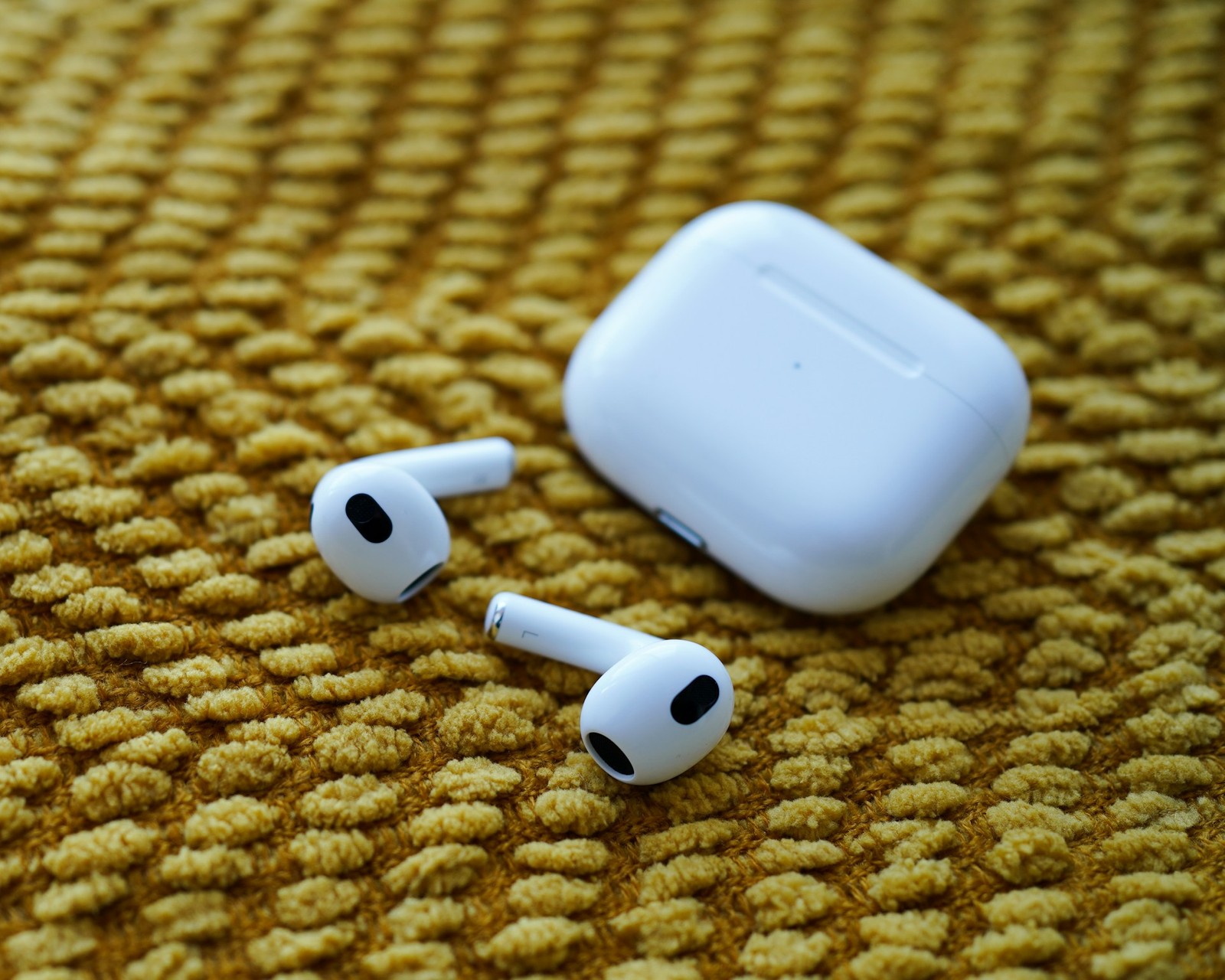 AirPods 5 devem ser anunciados em setembro com duas versões, diz Bloomberg