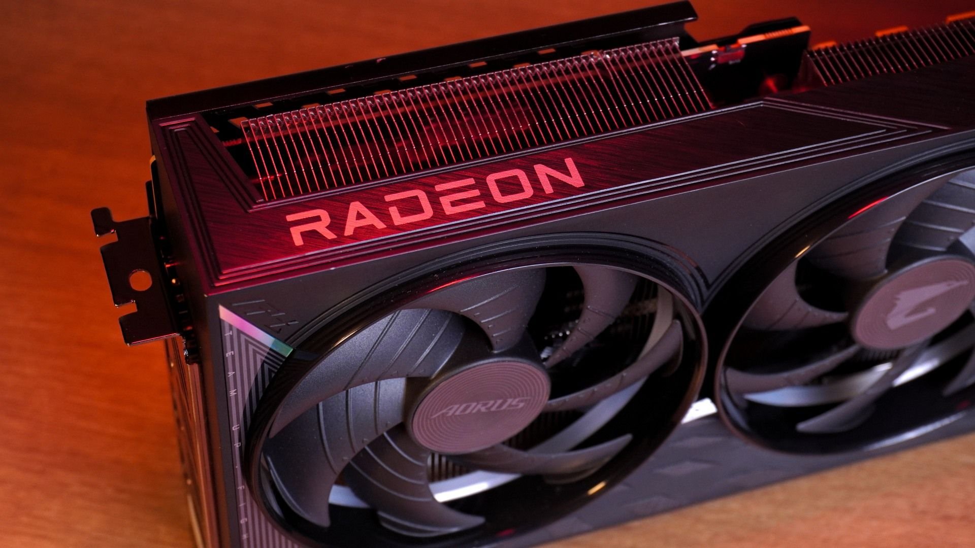 GPUs Radeon RDNA 5 da AMD podem ficar para 2028, indica relato do Computex