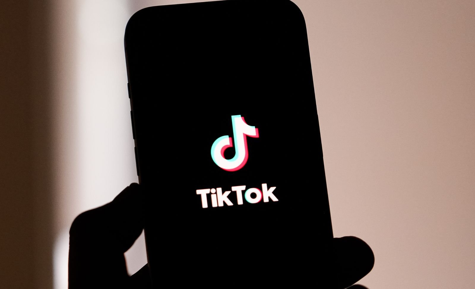 ANPD multa TikTok em R$ 153 milhões por falhas na proteção de menores