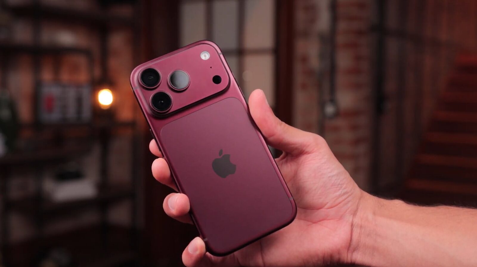iOS 27.2 é liberado com Siri AI em português e perfis no app Apple TV