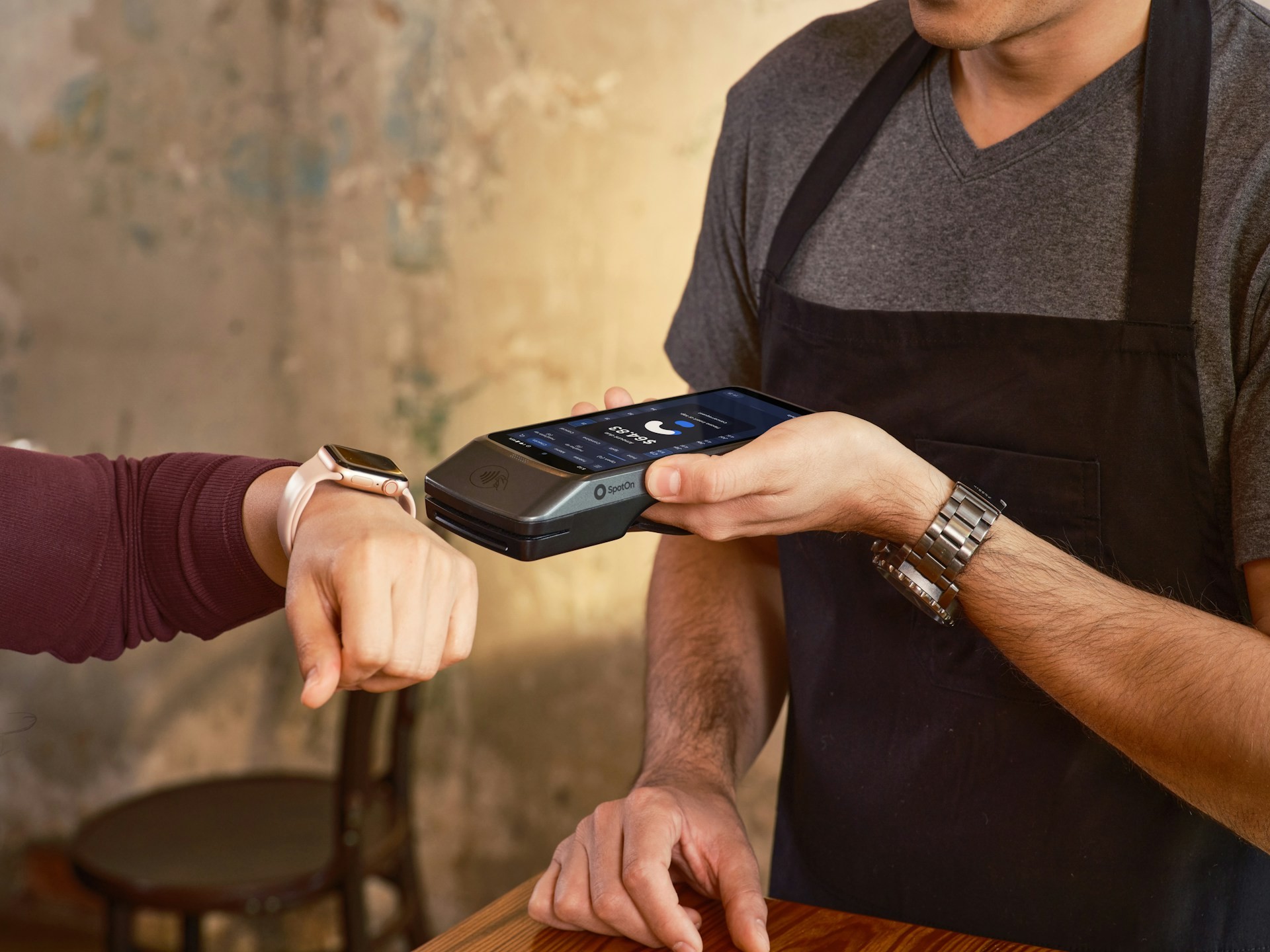 Apple Pay passa a aceitar cartões VR no Brasil e libera pagamento por aproximação