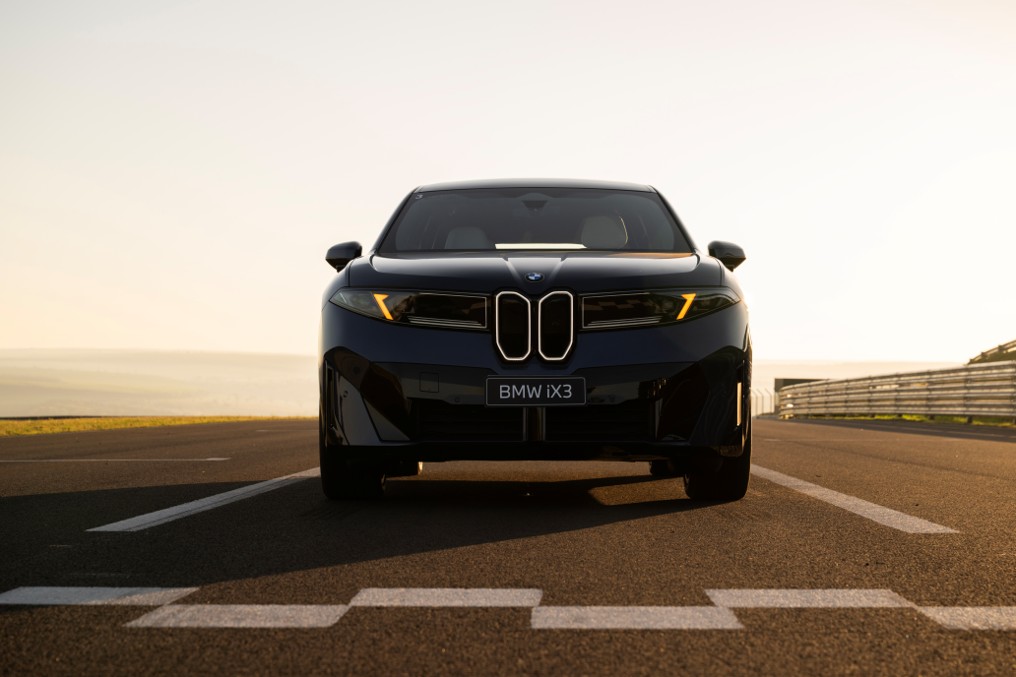 BMW iX3 50 xDrive chega ao Brasil por R$ 582.950 com 570 km de autonomia