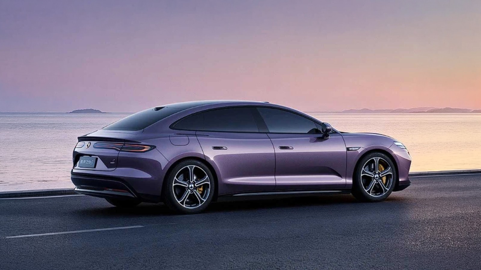 Denza Z9S: sedã elétrico de luxo da BYD tem até 1.194 cv e 1.100 km de autonomia