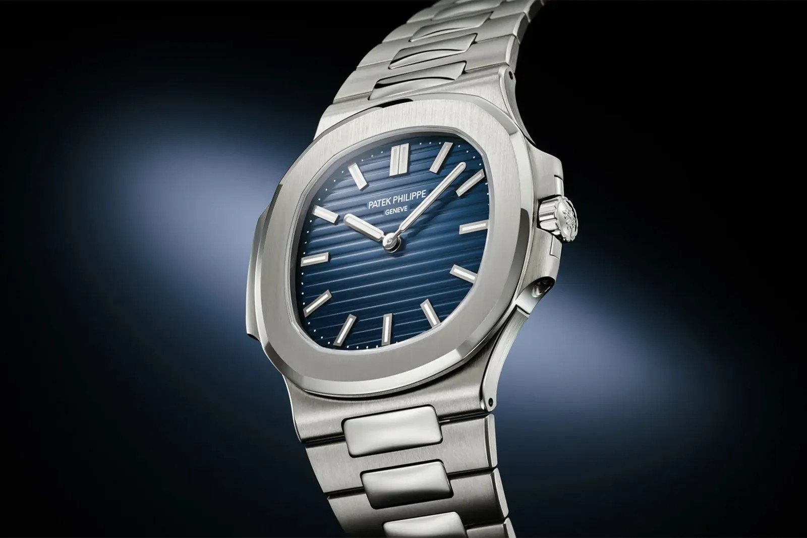 Referência da linha: o Patek Philippe Nautilus, com a caixa de ombros laterais desenhada por Gérald Genta