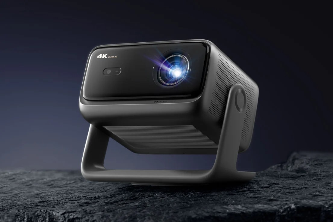 Dangbei X9 Max em close, com a lente acesa