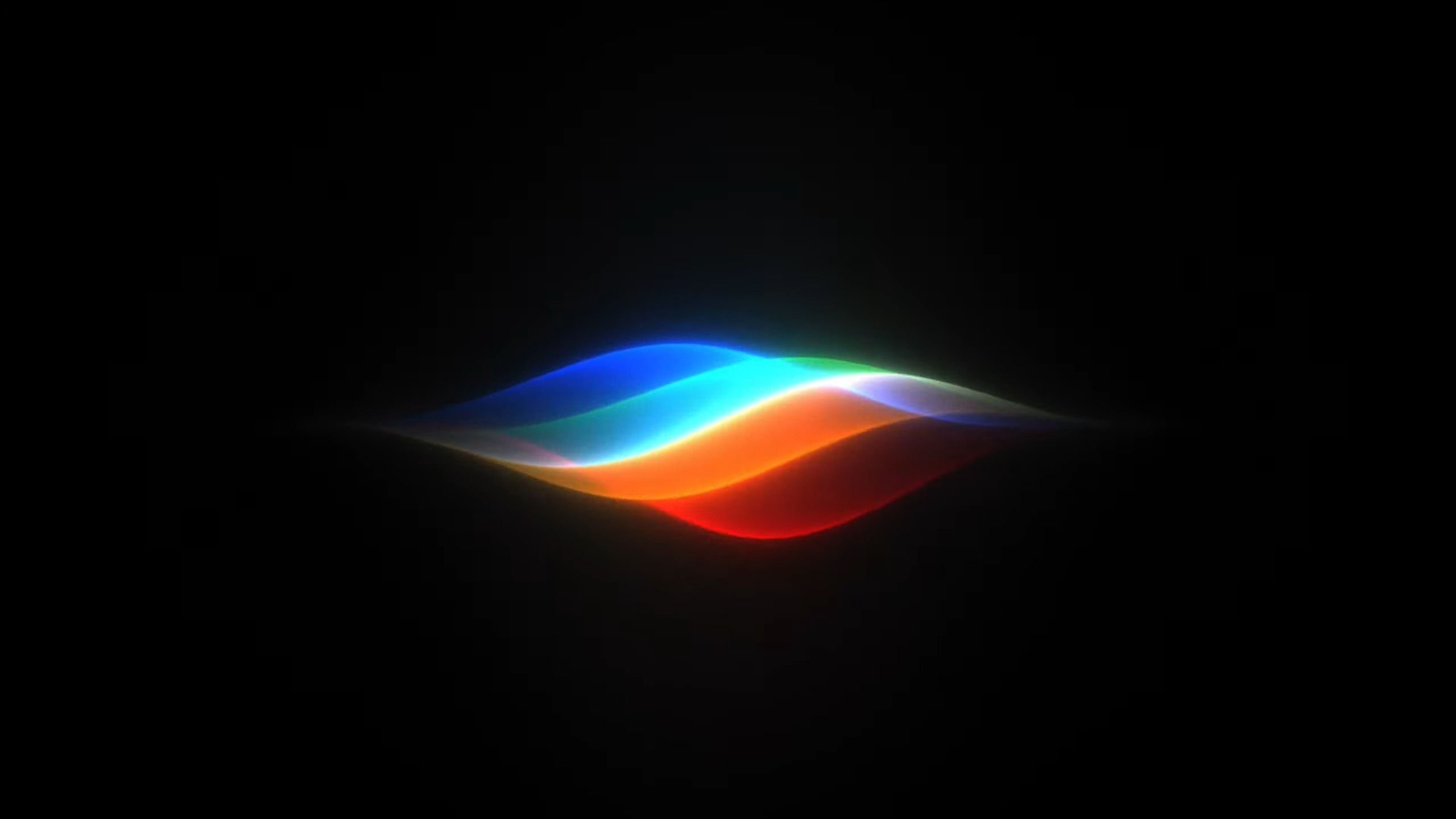 Siri em tela escura; a integração da assistente com o ChatGPT foi o centro da acusação de Musk