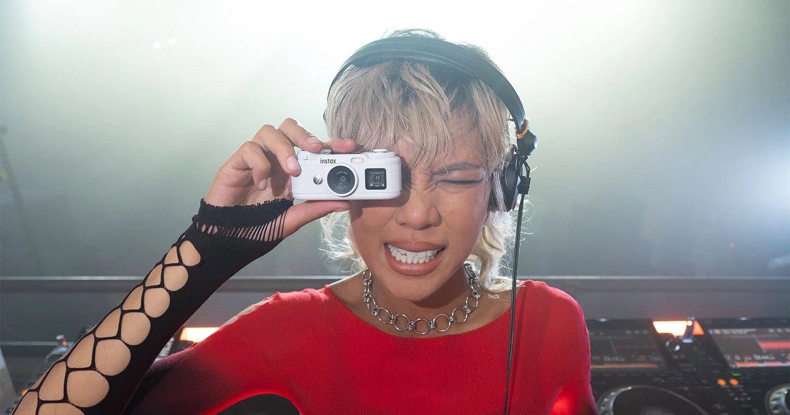 Instax Pal 2: Fujifilm refaz a mini câmera digital com visor óptico, tela LCD e 10 MP