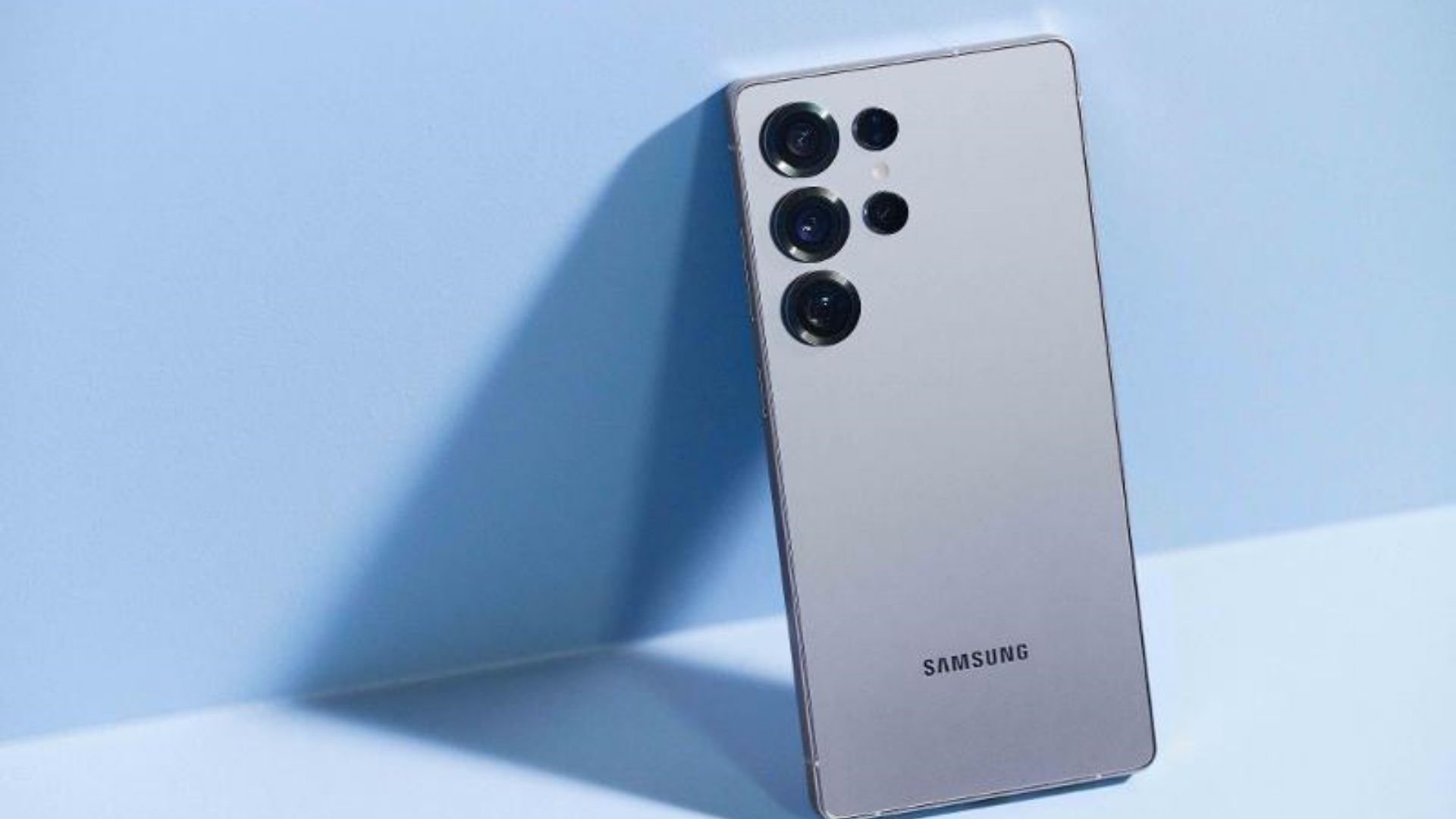 Galaxy S27 Ultra pode perder uma câmera traseira para cortar custos, diz rumor