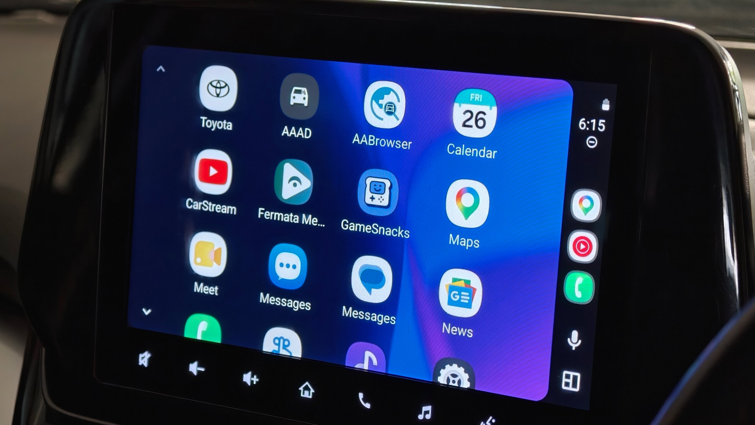 Central multimídia com aplicativos do Android Auto; imagem de contexto, sem a interface experimental