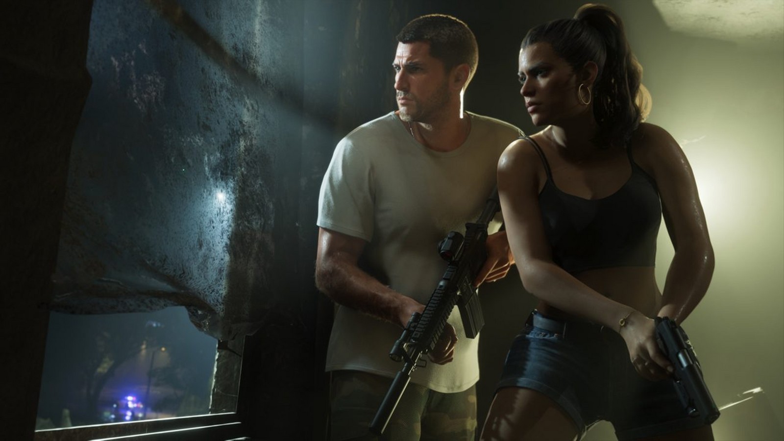 Cena de GTA 6 com dois personagens armados em um ambiente escuro