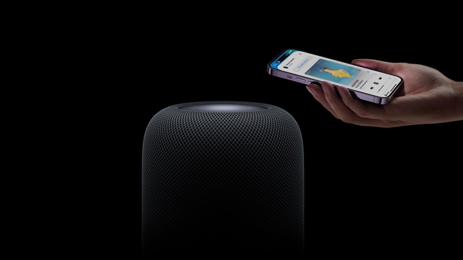 HomePod de segunda geração ao lado de um iPhone com o app Casa