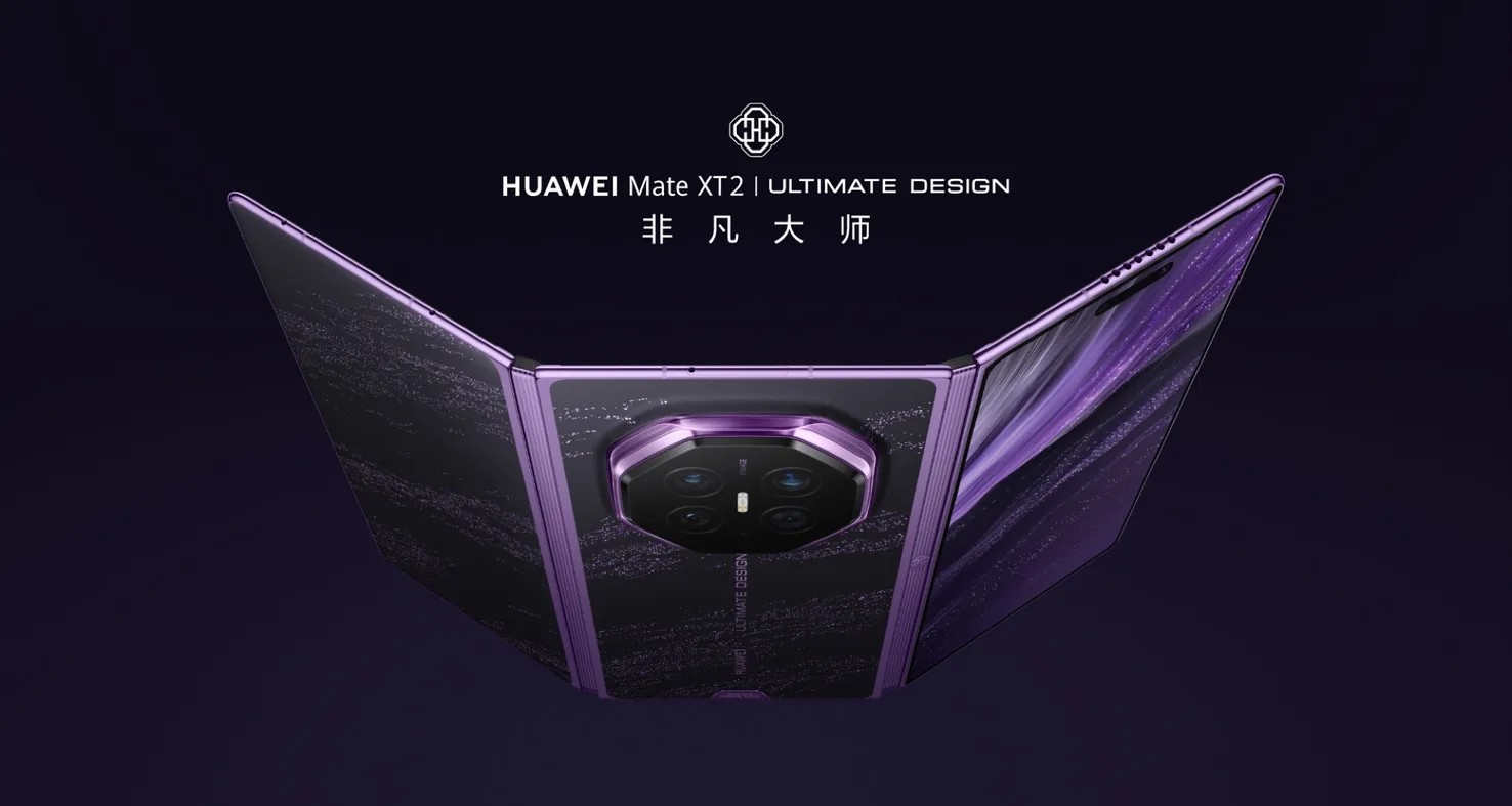 Huawei Mate XT 2 aberto nas três seções, visto de trás, na cor roxa