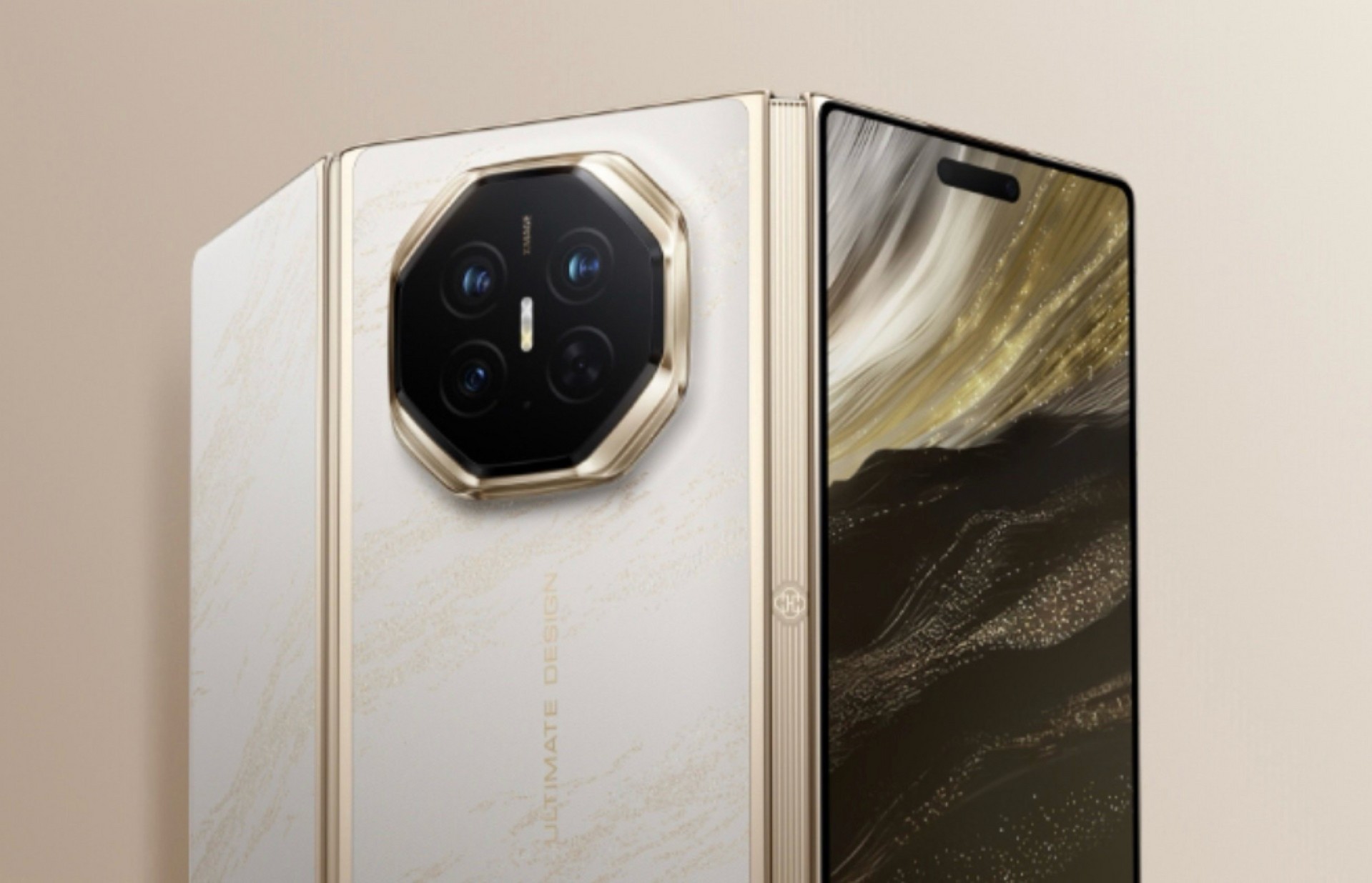 Detalhe do módulo de câmeras octogonal do Huawei Mate XT 2 na versão dourada