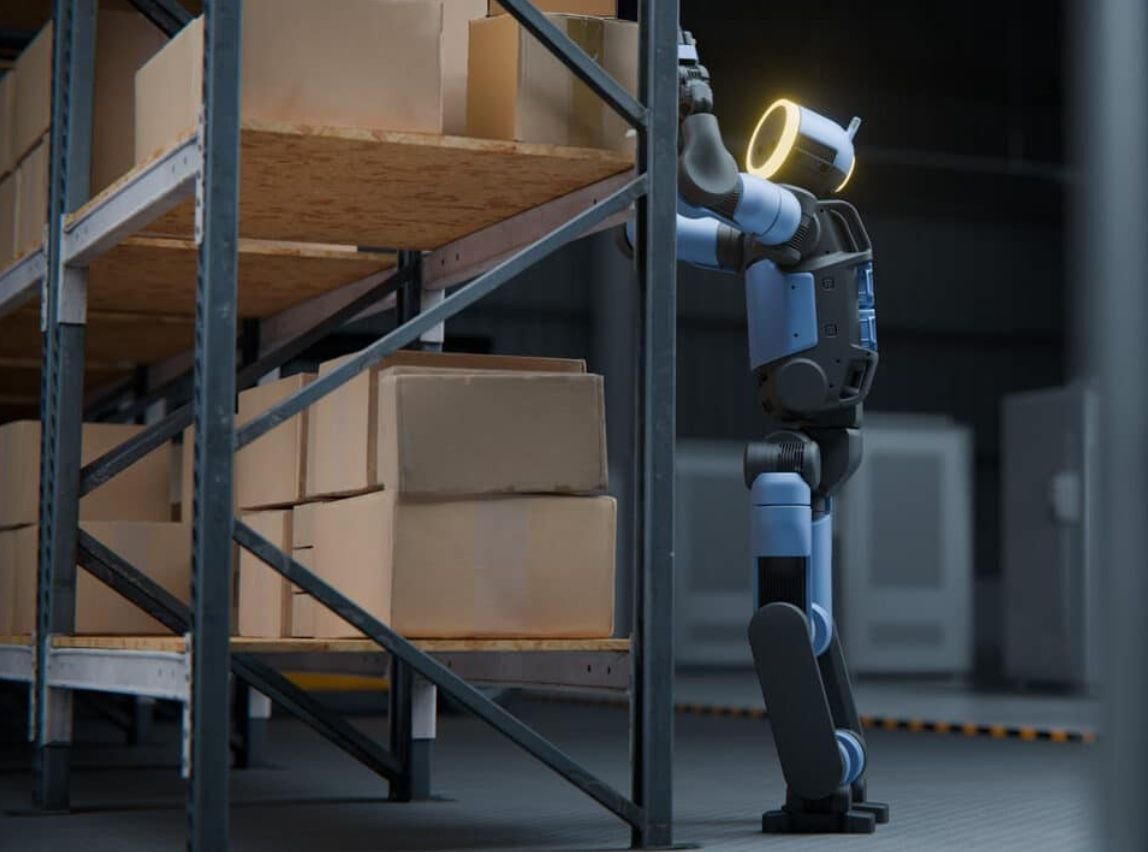 Robô humanoide Atlas, da Boston Dynamics, movimentando caixas em um armazém