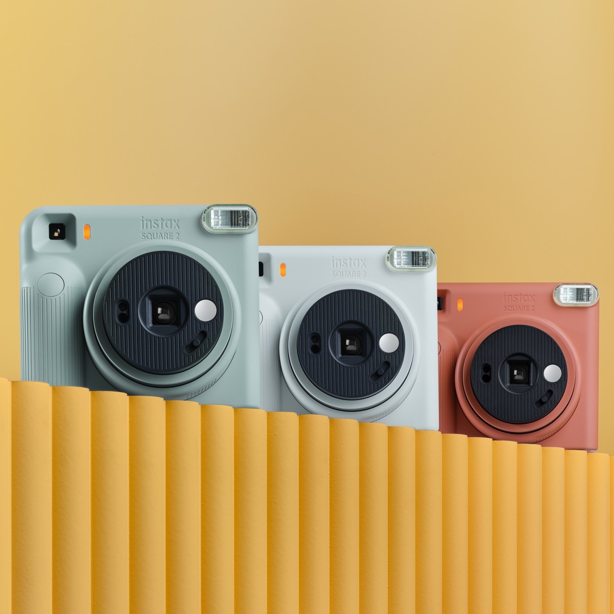 Instax SQUARE 2: Fujifilm volta à foto quadrada com foco por anel e filtro de cor físico