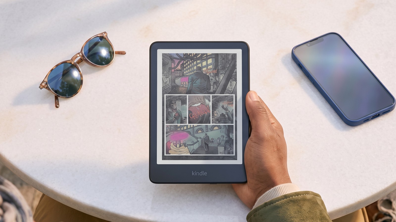 Kindle Colorsoft exibindo uma história em quadrinhos colorida