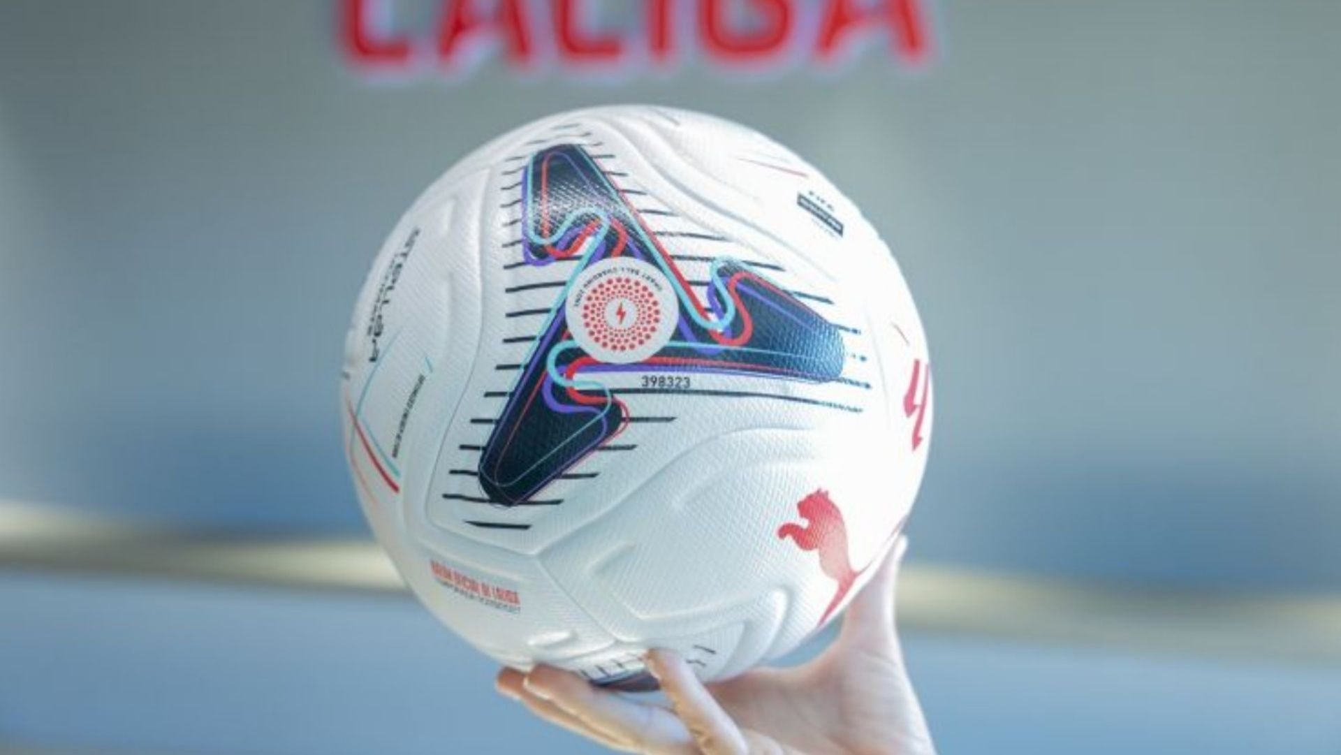 La Liga terá bola conectada com sensores para VAR e impedimentos a partir de 2026/27