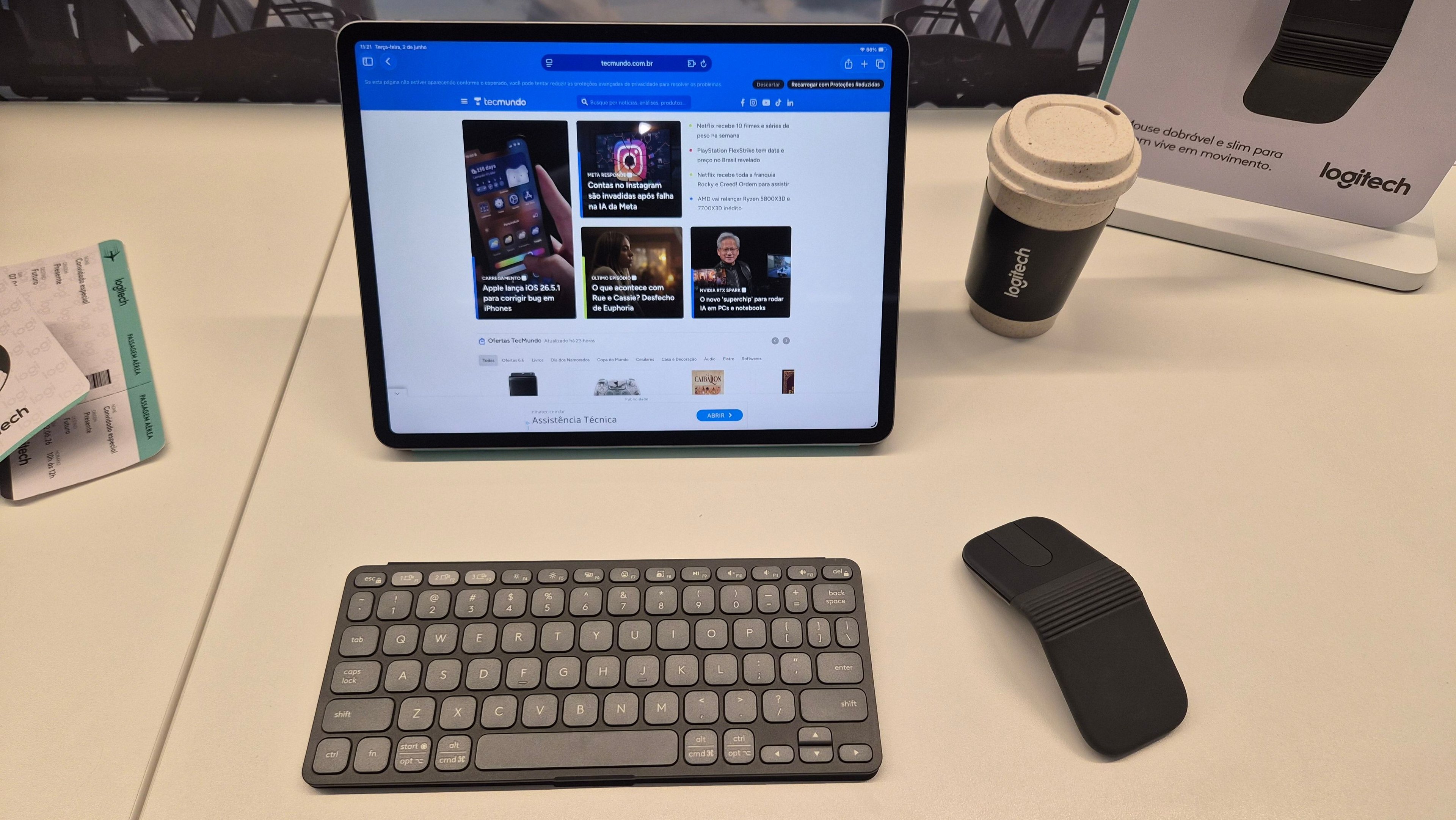 Mouse dobrável Logitech Mobi Fold dobrado para transporte