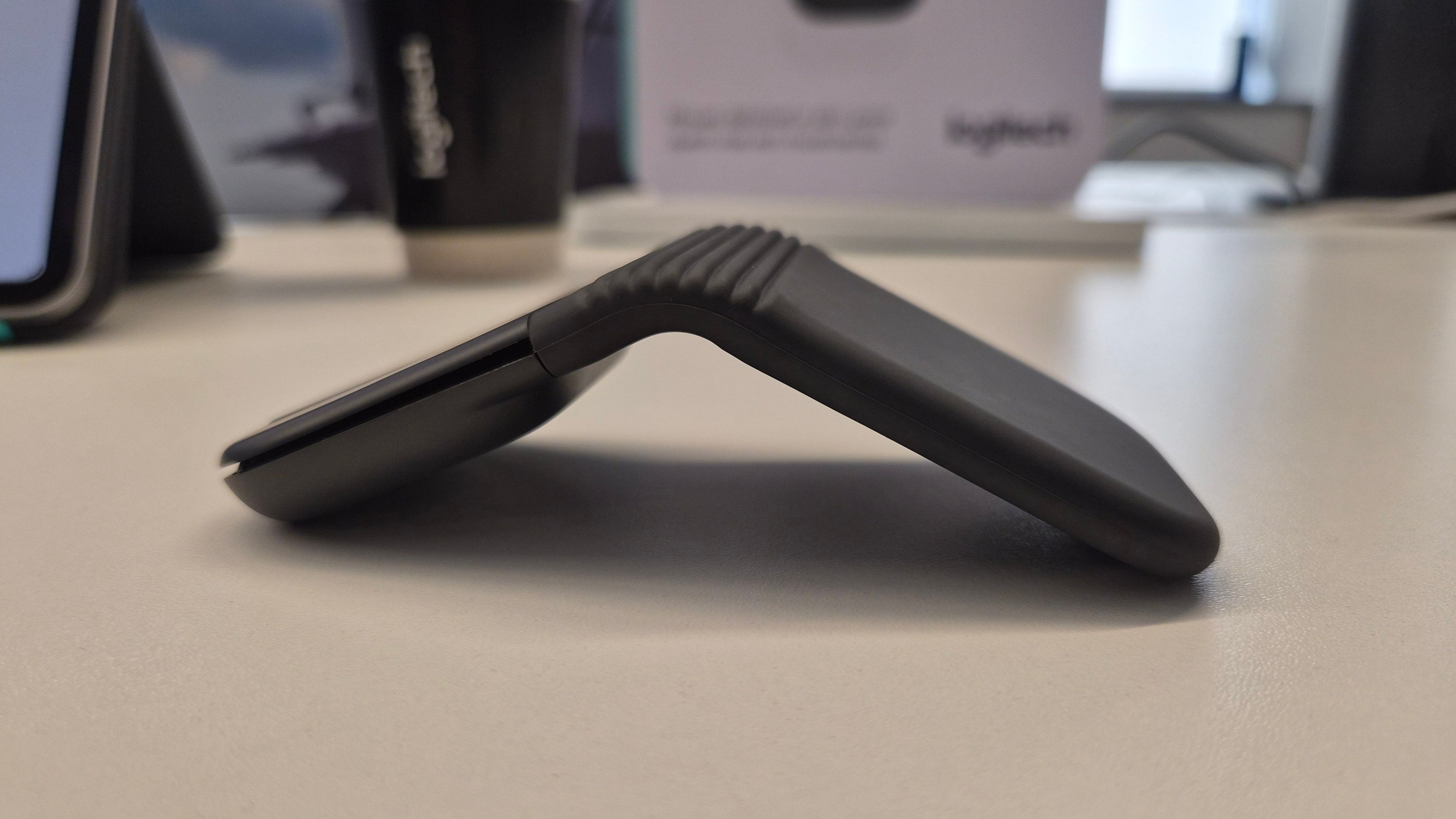 Logitech Mobi Fold: mouse dobrável de 79g chega ao Brasil em julho