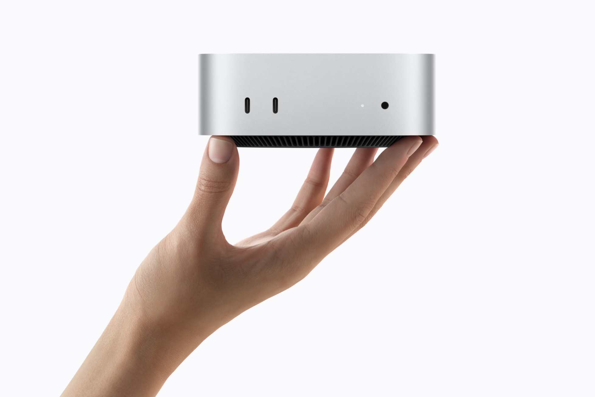 Mac mini sobre uma mesa de trabalho