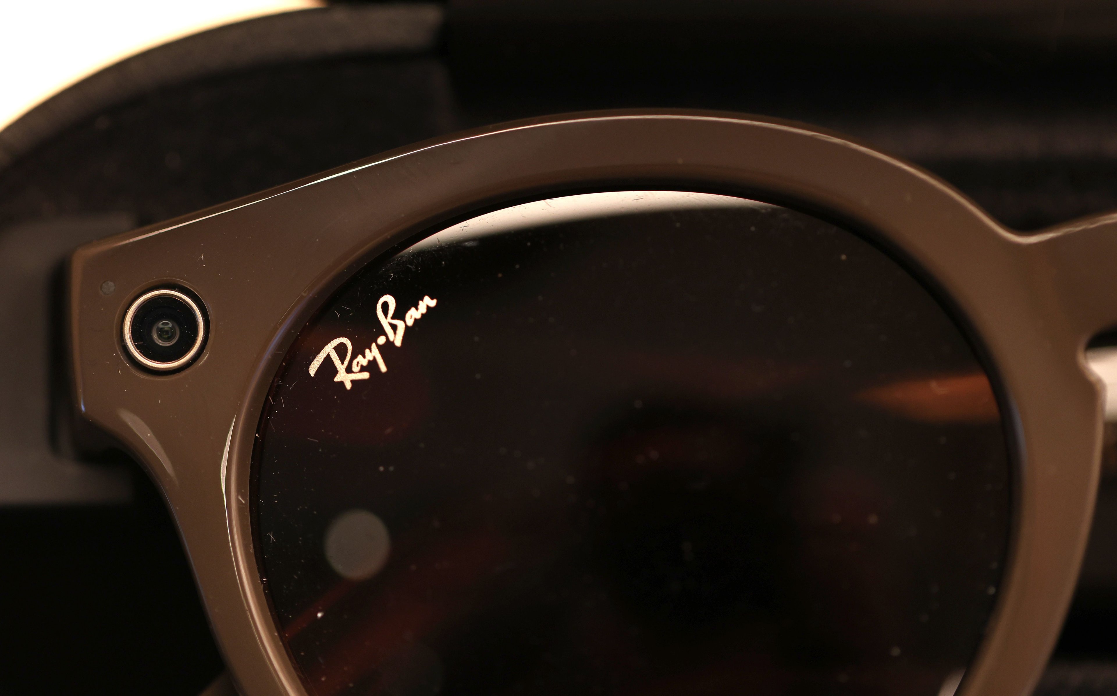 Meta atualiza Ray-Ban Meta para desativar a câmera quando o LED é coberto
