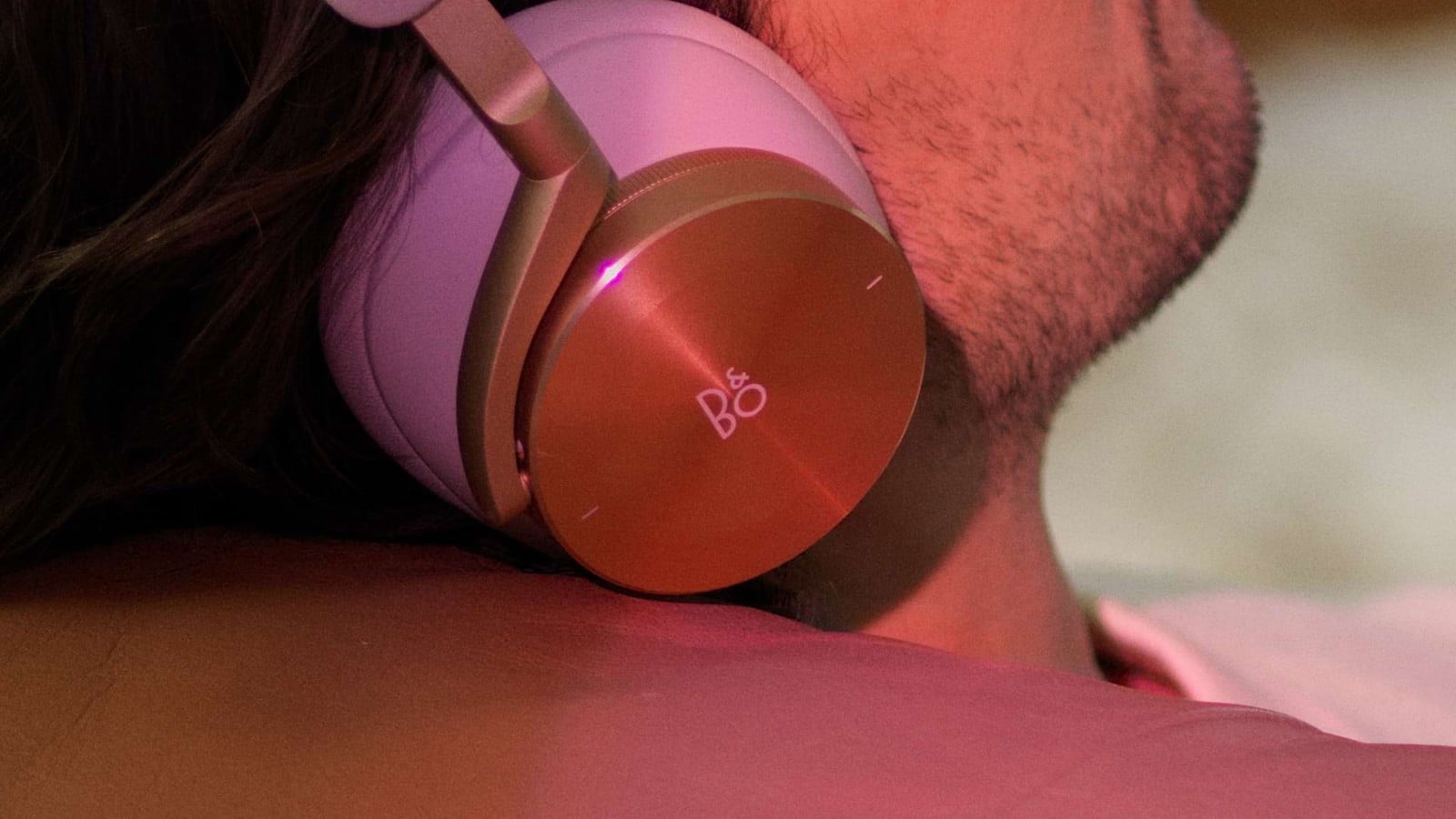 Motorola fecha parceria com a Bang & Olufsen e celulares premium terão selo 'Audio by B&O'