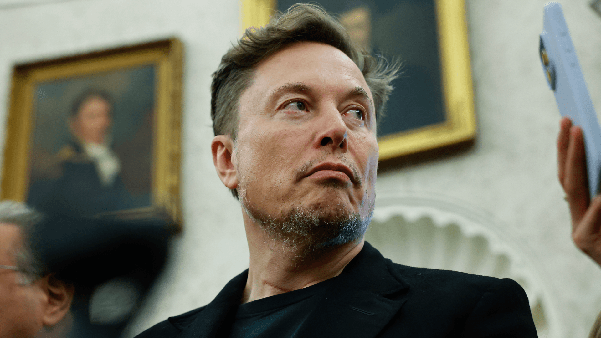 SpaceX nega gadget de IA: Musk desmente rumor de aparelho mais fino que iPhone