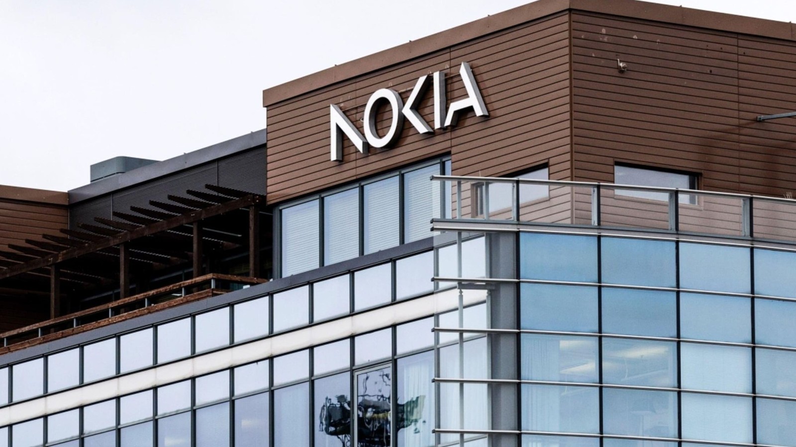 Nokia lança Cognitive Operations e transforma veículos em torres móveis de rede com IA na borda