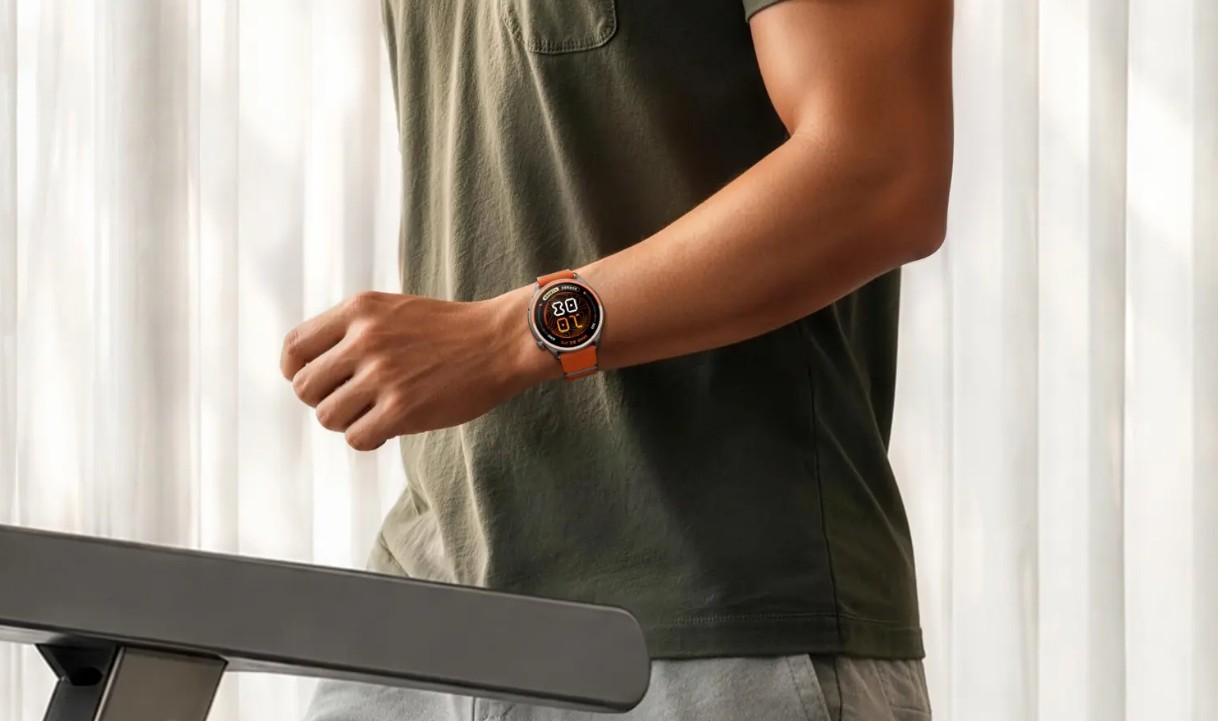 OPPO Watch S2 no pulso durante corrida em esteira