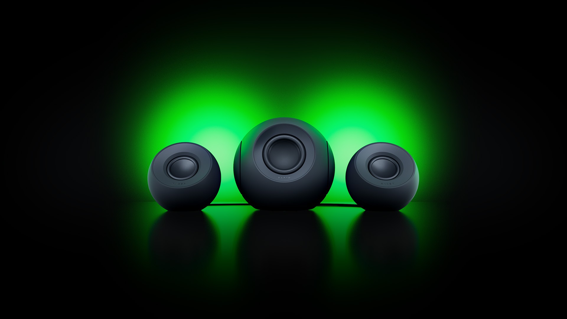 Caixas Razer Mako com luz verde ao fundo