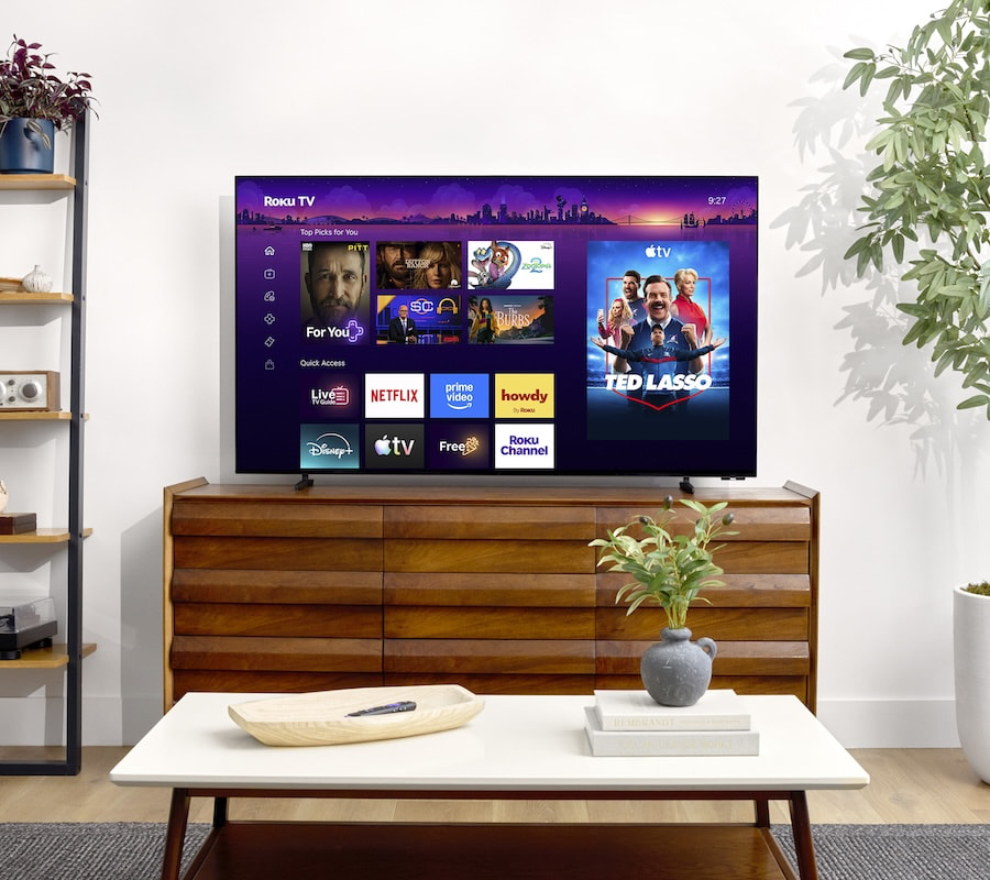 Roku Pro Series OLED em ambiente residencial