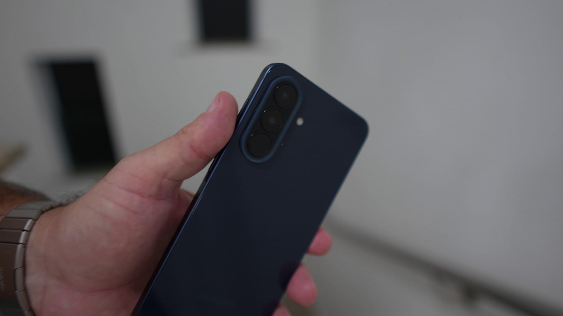 Galaxy A57 ganha compatibilidade com o AirDrop da Apple com a One UI 9.0