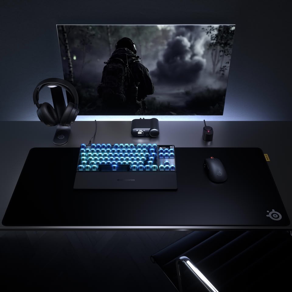 Teclado SteelSeries Apex Pro Gen 3 com iluminação laranja visto de cima