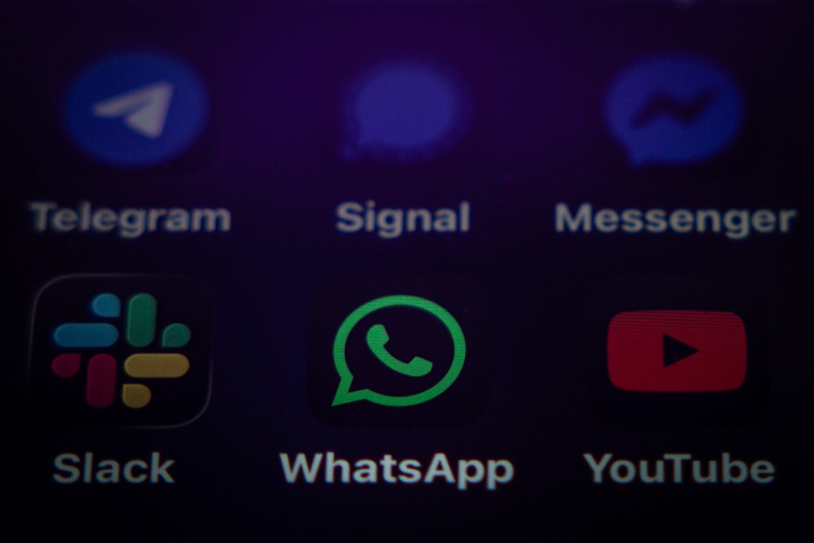 Aplicativo WhatsApp aberto em smartphone