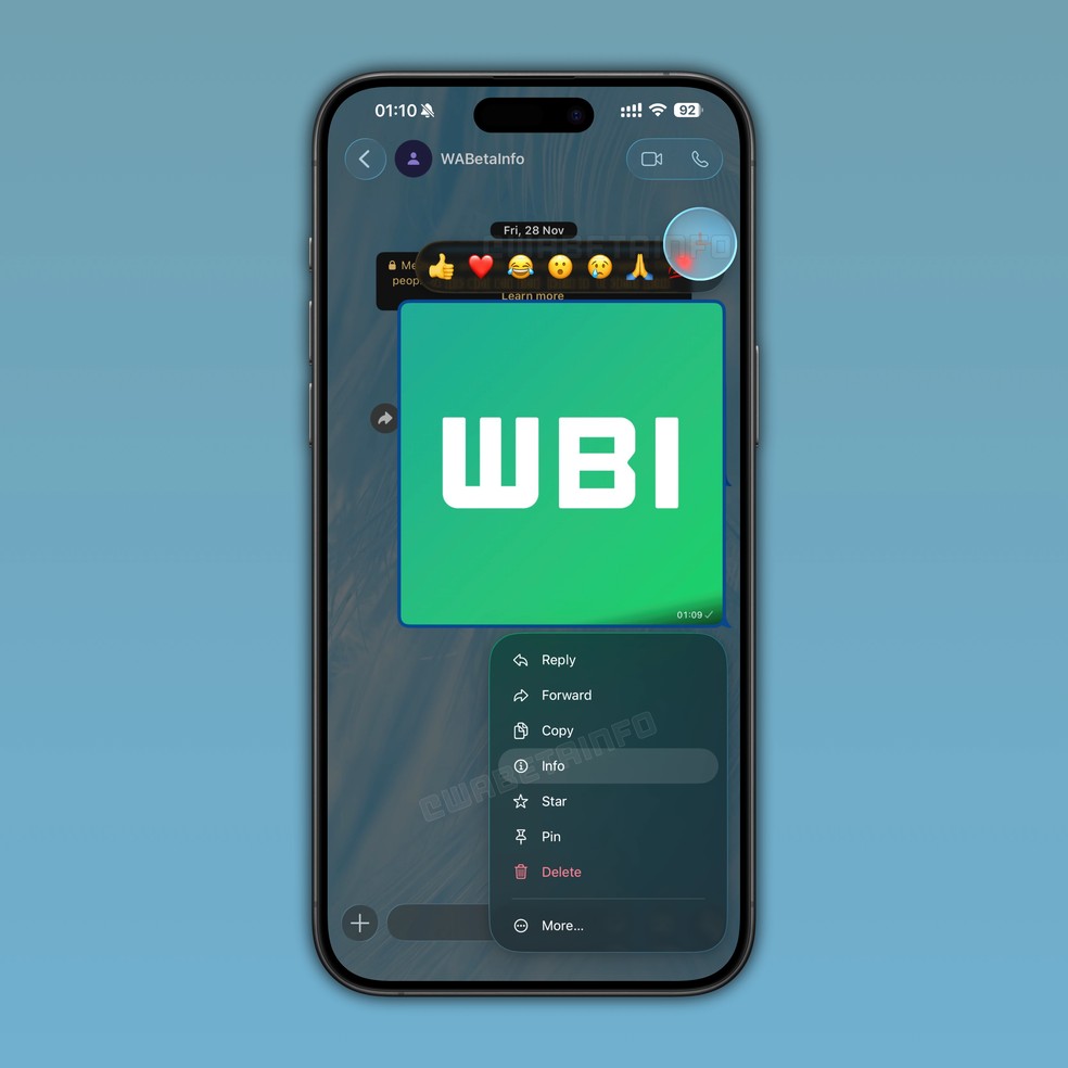 Novo menu de contexto e reações do WhatsApp com efeito Liquid Glass no iPhone