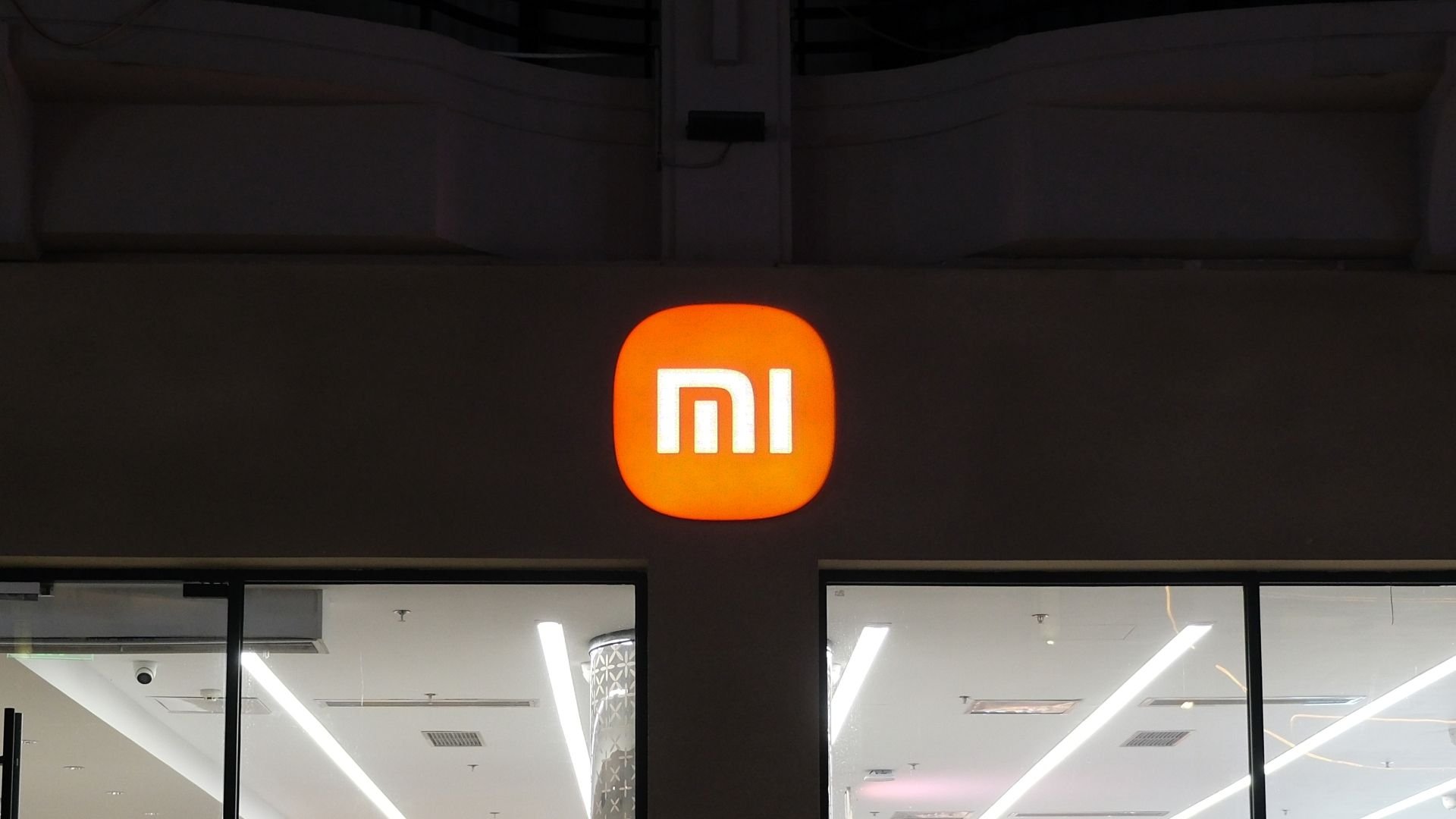 Xiaomi 18 Fold aparece em vídeo antes do anúncio oficial