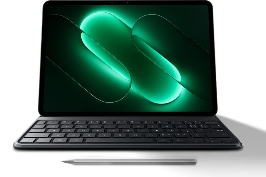 Xiaomi Pad 9 com teclado e caneta acoplados