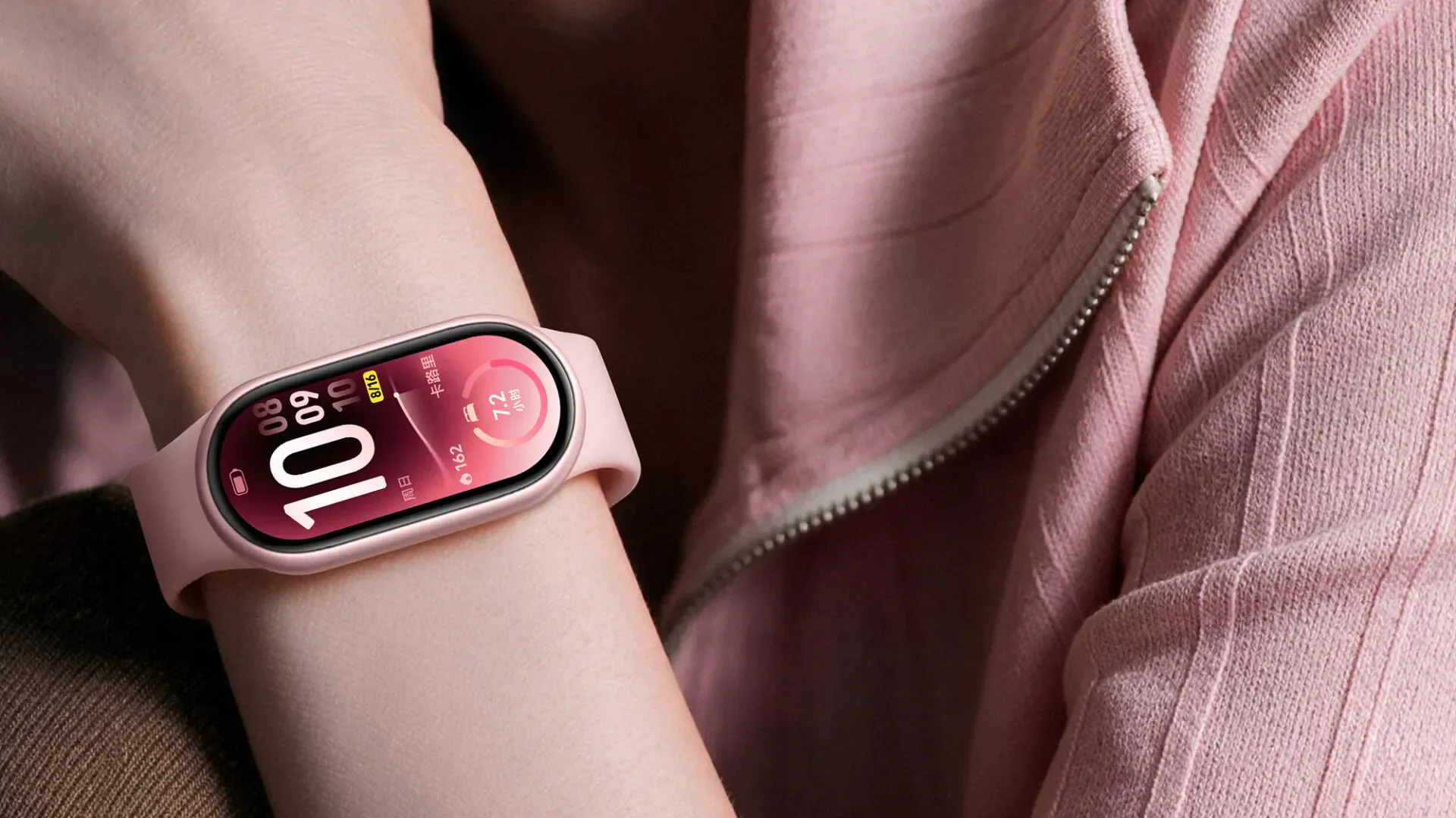 Xiaomi Smart Band 11 na cor rosa, em foto de divulgação da fabricante